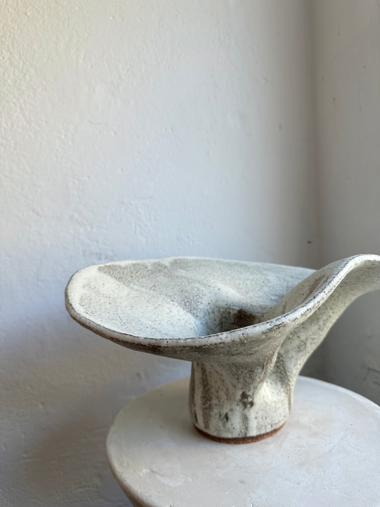 White Open Vessel 01 (C34)