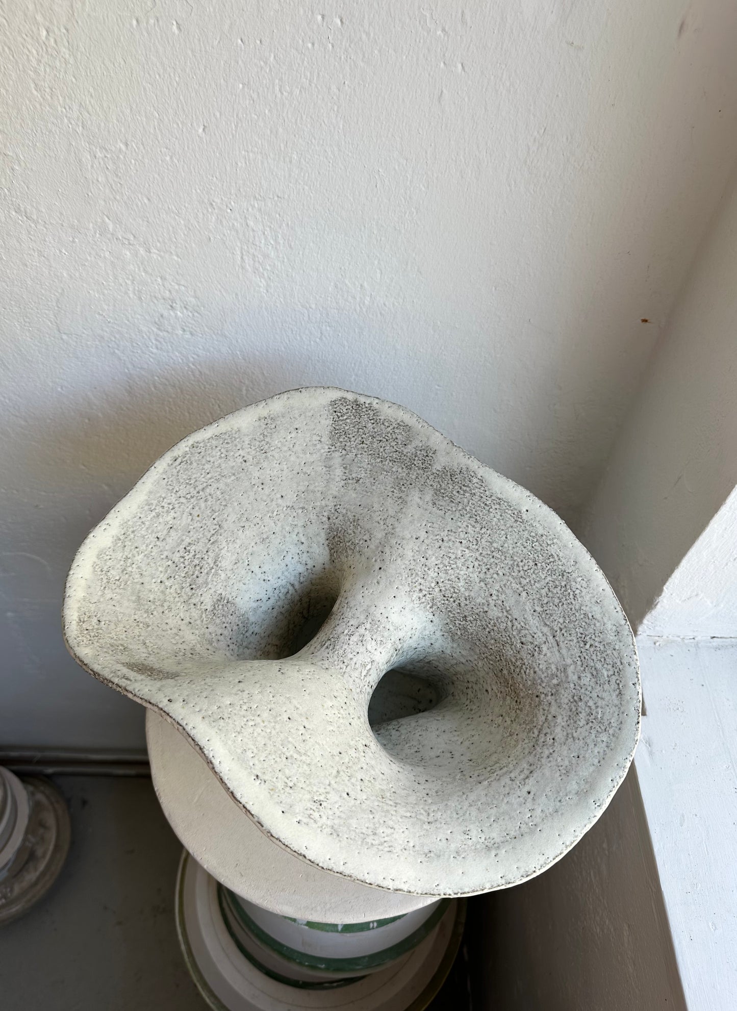White Open Vessel 01 (C34)