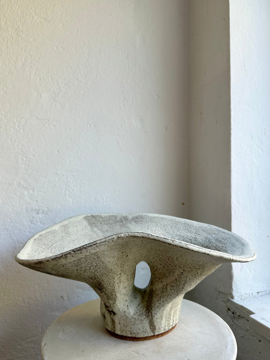 White Open Vessel 01 (C34)